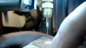 Сверлильный станок из микроскопа