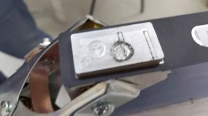 Варим алюминиевую шпильку конденсаторной сваркой к литиевым ячейкам