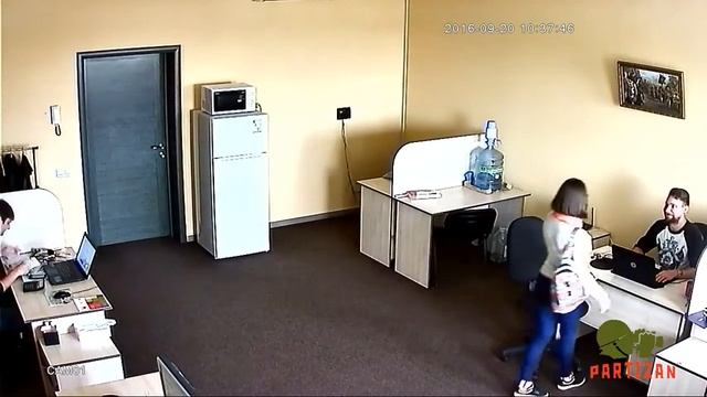 Indoor AHD camera Partizan with sensor 1/4" SOI (1.0 MP) (room overview) (Day) смотреть онлайн