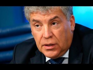 Павел Грудинин отказался сбривать усы