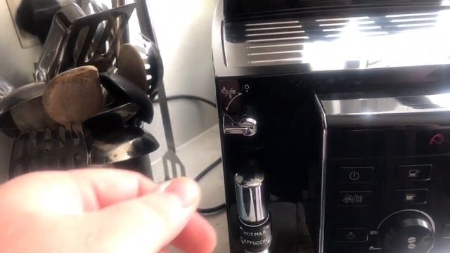 Descaling the Delonghi ECAM 23.120.B Coffee Machine смотреть онлайн