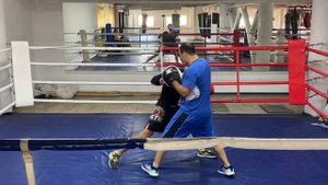 Работа на лапах | Смешение линии атаки в боксе | как зайти за противника | умный боксёр