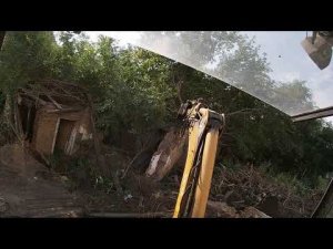 Часть № 3 Напали осы. Работа экскаватора-погрузчика CATERPILLAR