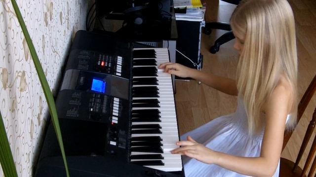 "Маленькой елочке холодно зимой" в обработке с арпеджио смотреть онлайн