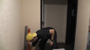 как определить уровень  натяжного потолка