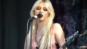 The Pretty Reckless ,  My Medicine, At The Warped Tour 10 agost 2010 HD
