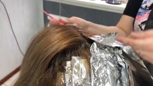 Окрашивание с ярким акцентом, цветная прядь xtro estel