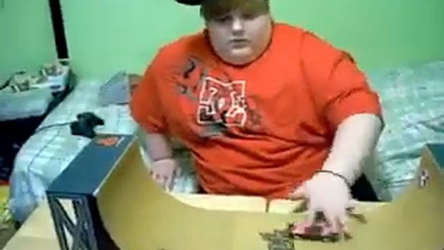 Жирный мочит.... смотреть онлайн