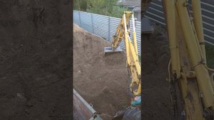 ЮМЗ-6 Погрузка сыпучего грунта планировочным ковшом