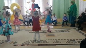 танец девочек для мам на 8 марта