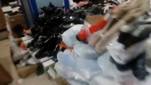 Горы обуви в Китае. Ночной рынок "Мечта". Город Суйфэнхэ