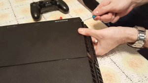 Устранение проблемы срабатывания сенсорной кнопки подачи диска Sony Playstation 4 самостоятельно