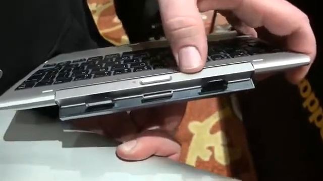 Toshiba Satellite Click Mini 8.9" 2-in-1 Hands on at CES 2015 смотреть онлайн