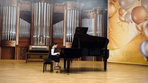 Танцующий мишка- Дж. Томпсон.                 Андреева Мария 7 лет