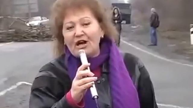 Жители г Ровеньки готовят 'коктейли Молотова' смотреть онлайн