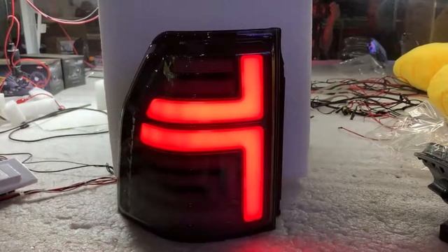 Задние фонари Мицубиси Паджеро 4 2006-2020 модель №3, дымчатые, бегущий поворотник, арт:MF-TL-00052 смотреть онлайн