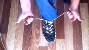 Иновационный способ завязывания шнурков .