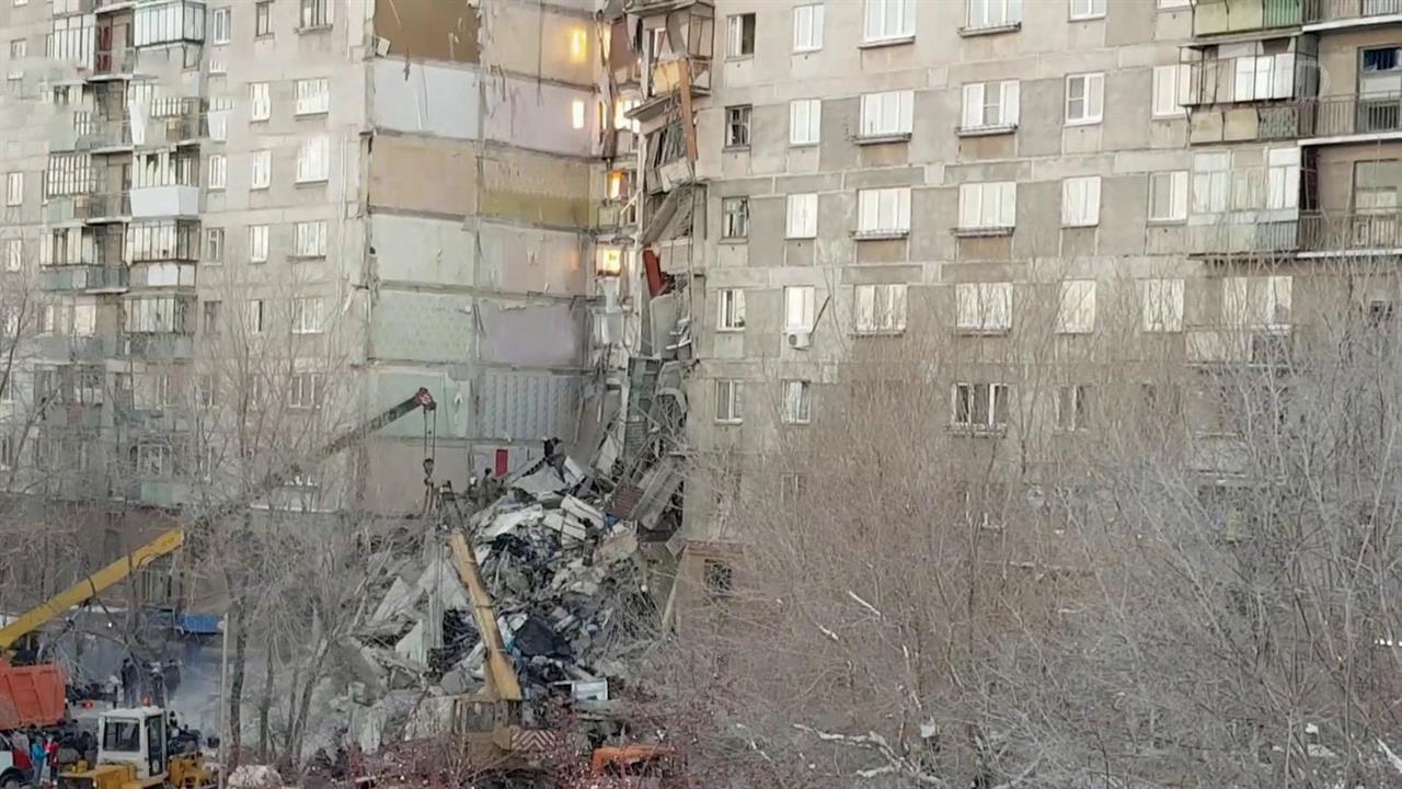 В Магнитогорске в результате взрыва бытового газа обрушился подъезд жилого многоквартирного дома