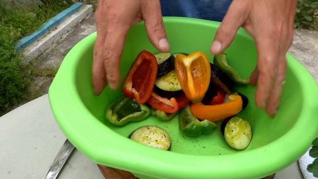 Мой рецепт / Креветки на мангале с овощами и грибами