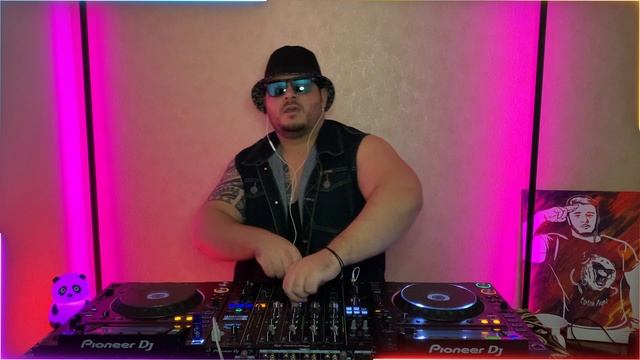 Diseptix - Pop & Covers | Tech House & Bass House - Live DJ Stream 01.12.22