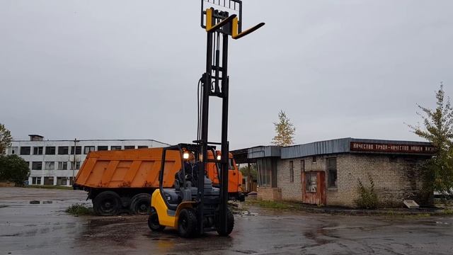 Погрузчик Komatsu FD25T-17