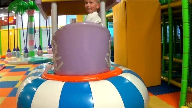 VLOG: Костя и много Цветных Шариков! День из жизни Мини Коржик смотреть онлайн