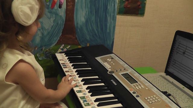 Софт Моцарт Кристина 2г.8м играет Alphabet Song смотреть онлайн