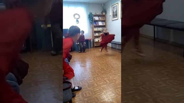 Танцы под гармошку в библиотеке смотреть онлайн