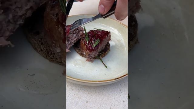 Бифштекс из Лося, дегустирует наш шеф Сергей Гордеев смотреть онлайн