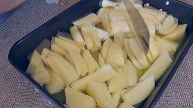 Greek Lemon Rosemary Potatoes Recipe 🍋🥔 • Simply Delicious! 🥰 - Episode 628 смотреть онлайн