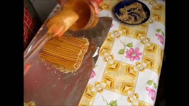 Ореховый рулет без выпечки из соломки