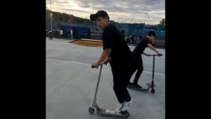 Трюки на самокате 2 випа трюковой самокат