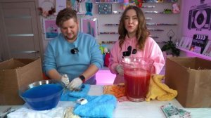 КТО НАЙДЕТ БОЛЬШЕ ДЕНЕГ В 100 ДЕНЕЖНЫХ БОМБОЧЕК? РОЗОВЫЕ VS ГОЛУБЫЕ челлендж