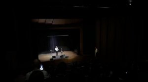 Примерка новых нарядов. В чем идти на концерт?