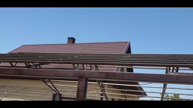 Забетонировали заезд под авто, сварили двухскатный навес из металлочерепицы. смотреть онлайн