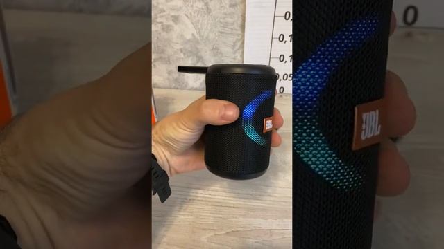 ?Компактная блютуз колонка JBL с отличным звуком и басами. смотреть онлайн