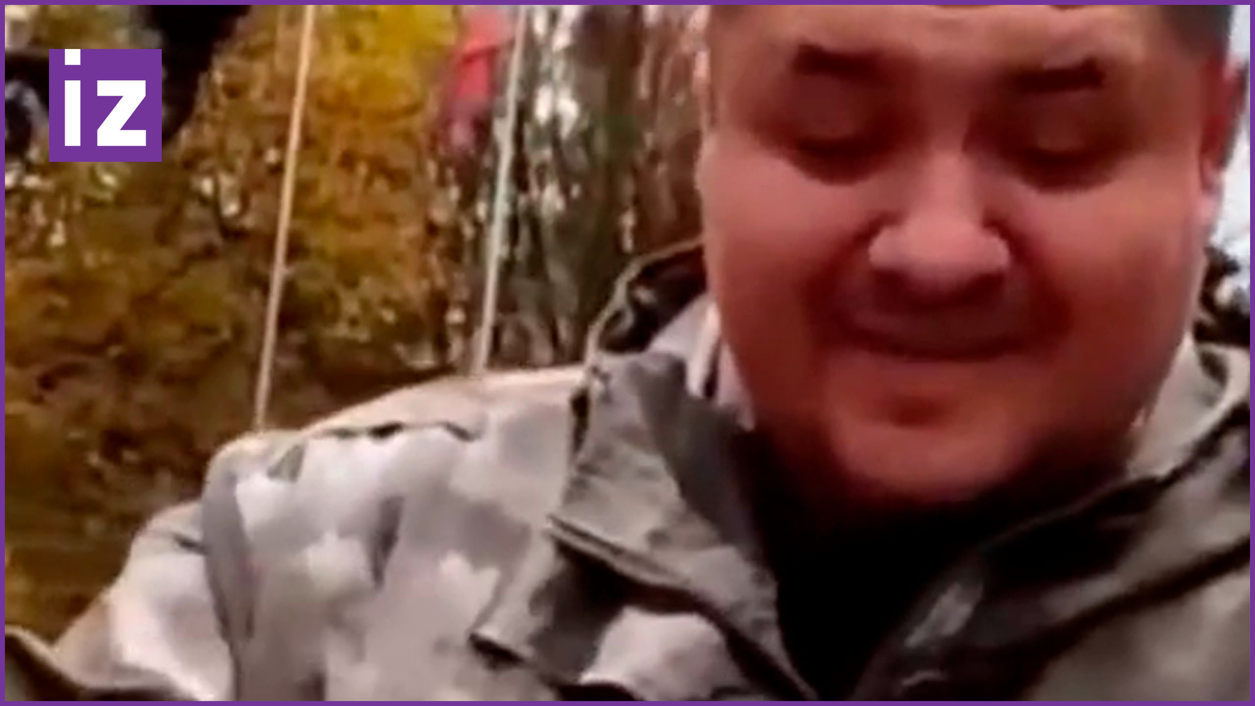 Мужчина из Донецка заплакал, когда получил российский паспорт / Известия