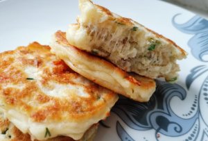 САМЫЕ ВКУСНЫЕ ЛЕПЕШКИ С НАЧИНКОЙ! Пышные лепешки на кефире! Лепешки с томатом, сыром и курицей.