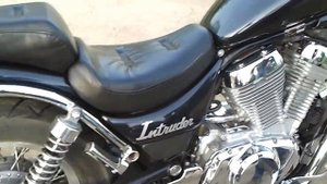 SUZUKI INTRUDER vs 750 '86