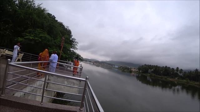 48. Индия 2022. Всем еды достанется! Скоро праздник, день рождения Ганеши. Иду на речку. Путтапарти смотреть онлайн