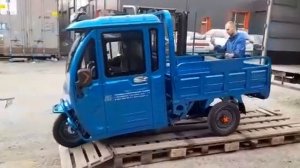 Грузовой электротрицикл с кабиной едет в регион. Отправка напрямую клиенту грузового электроскутера