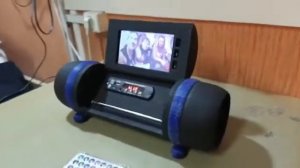 Колонка с дисплеем...