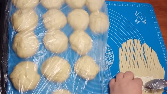 КАК ПРИГОТОВИТЬ ПЫШНЫЕ РОГАЛИКИ С ТВОРОГОМ И ЯБЛОЧНЫМ ВАРЕНЬЕМ С КОРИЦЕЙ! смотреть онлайн