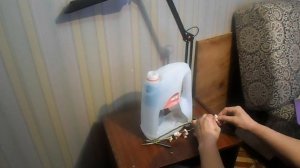 Кормушка для птиц с бункером для корма из пластиковой канистры