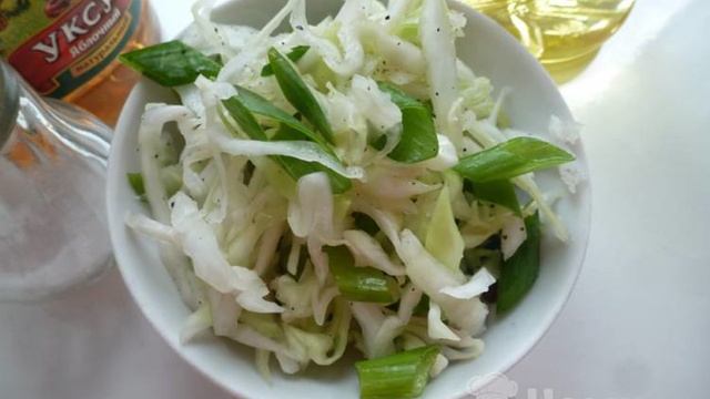 Хот-дог с маринованной капустой