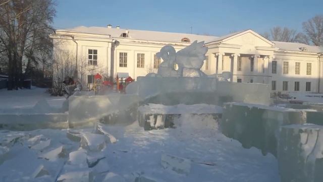 городская площадь Заозёрного.mp4