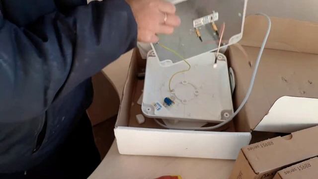 Сборка 4G антенны с усилением PETRA BB MIMO 2х2 UniBox смотреть онлайн