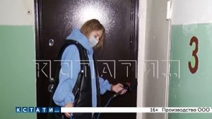Две старушки выливают суп на прохожих, издеваются над соседями и бьют окна в подъезде