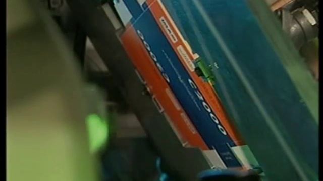 Автоматическая упаковка пакетов чая     стопкой  в картонные коробки