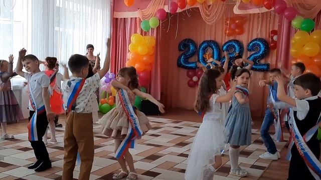 Танец "Я сегодня увидала, что на улице Весна"